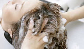 头发打湿的正确方法 头发打湿的正确方法是什么