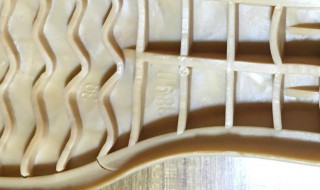 鞋底裂开了怎么处理（鞋底裂开了怎么处理最好）