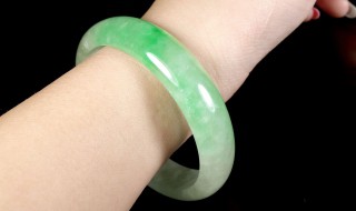 小孩戴玉的正确方法（小孩戴玉的正确方法图片）