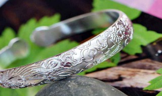 银手镯洗澡变黄怎么处理（银手镯洗澡变黄什么情况）