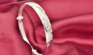 银镯子上有划痕怎么处理 银饰手镯有划痕怎么办