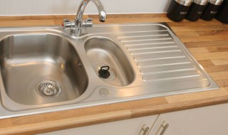 大理石水槽发黄怎么处理（大理石水槽脏了怎么洗）