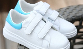 白鞋雨天粘泥水怎么处理 白鞋雨天粘泥水怎么处理掉