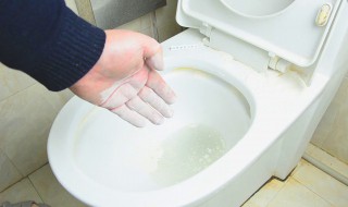 马桶盖子泛黄怎么处理（马桶盖子泛黄怎么处理干净）