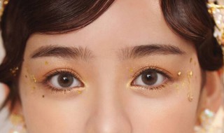 额头化妆掉粉怎么处理（额头化妆掉粉怎么处理好）