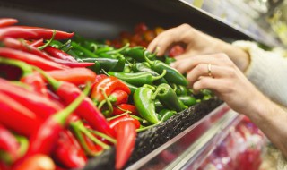 干辣椒有霉味怎么处理（干辣椒里面发霉了能吃吗）