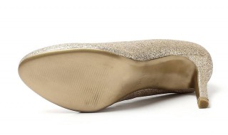 高跟鞋氧化发黄怎么处理 高跟鞋氧化了怎么办