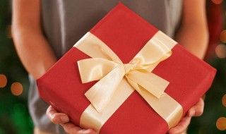 女性朋友生日送什么礼物好（异性女性朋友生日送什么礼物好）