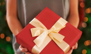第一次去女朋友家带什么礼物好（第一次去女朋友家带什么礼物好一点）