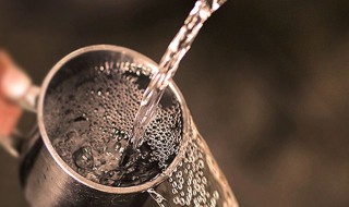 如何解酒醒酒的简单方法（一分钟解酒小妙招）