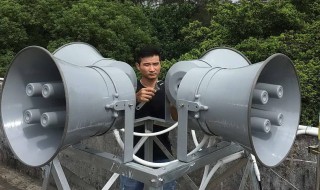 防空警报响起时应该怎么做（防空警报鸣响时应该怎样行动）