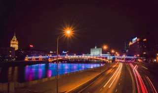 夜景发朋友圈的句子（城市夜景发朋友圈的句子）