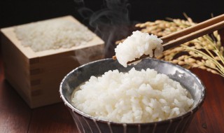 米饭夹生了怎么弄熟（米饭夹生了怎么弄熟加多少水）