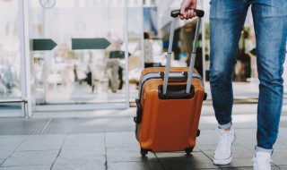 外出旅游需要带哪些物品（出门旅游需要带哪些物品）