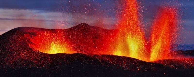 冰岛的火山是活火山吗（冰岛火山属于什么火山）