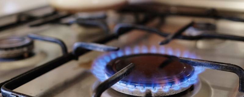 闻到煤气味道后应立刻怎么做（闻到有浓烈的煤气味时应该立即怎么做）