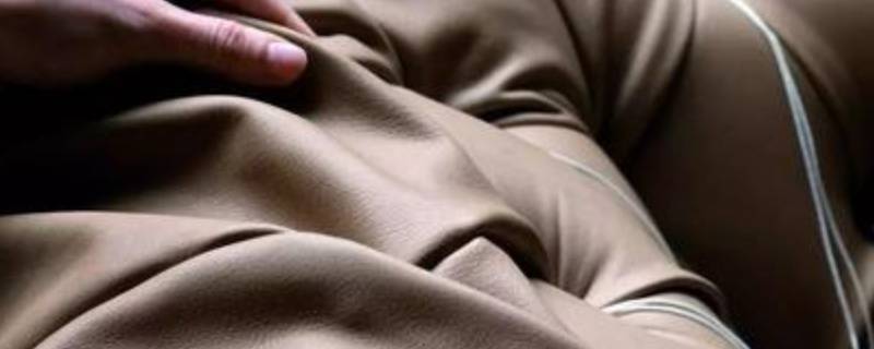 油渍渗入真皮上如何处理（真皮上的油渍怎么去除）