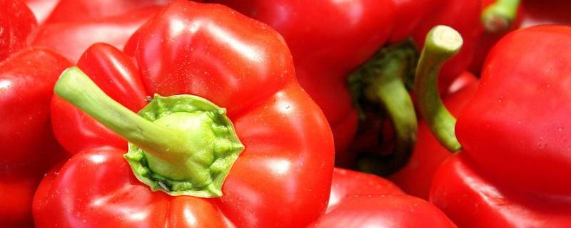红辣椒清炒怎么做好吃（清炒红椒的做法）