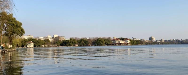 白堤的由来（杭州西湖的苏堤白堤的由来）