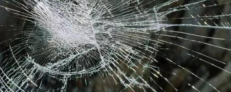 冬天玻璃裂了怎么回事（冬天玻璃裂了怎么回事啊）