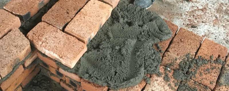 冬天砌墙水泥怎么防冻（冬季施工外墙抹水泥如何防冻）