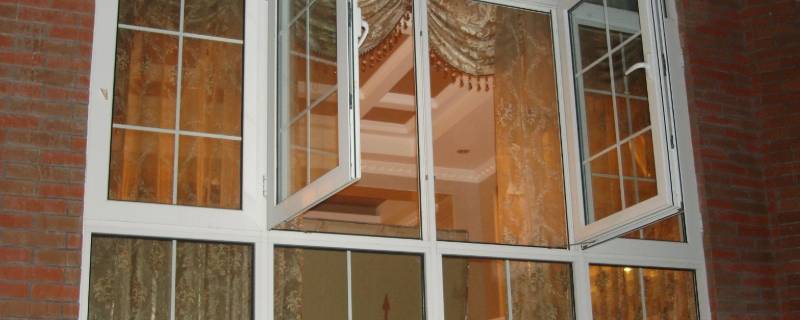 冬天屋里窗户上都是水怎么解决（冬季屋里窗户总是有水怎么办）