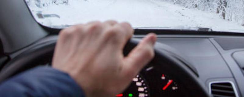 冬天开车冻脚怎么解决（在车上冻脚怎么办）
