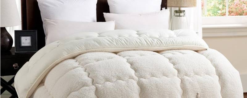 被子太厚洗衣机洗不了怎么办（干洗店洗被子要多少钱）