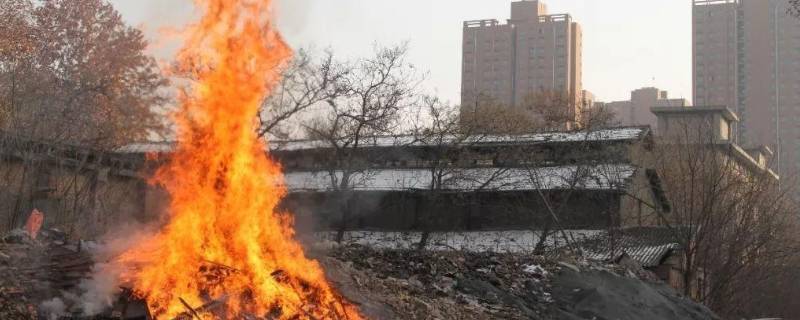 可燃固体火灾应用什么灭火器灭火 可燃固体火灾应用什么灭火器灭火BC类