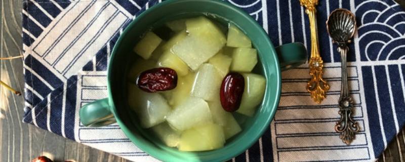 煮梨水都放什么东西（煮梨水削皮好还是不削皮好）