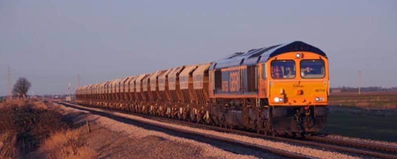 火车上有可以充电的地方吗 火车上有可以充电的地方吗卧铺