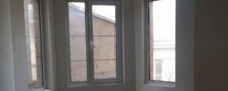 楼房窗户有水蒸气什么原因 楼房窗户有水蒸气怎么办