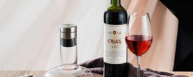 红酒用什么能洗掉（衣服被红酒染色怎么洗掉）