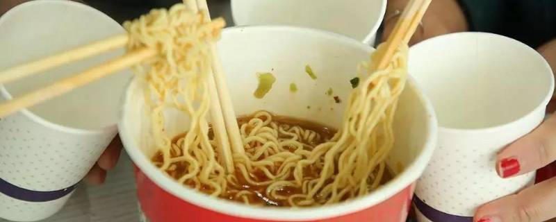 泡面桶能放微波炉吗（泡面桶能放微波炉吗多少度）