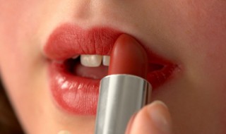 新买的口红要放冰箱吗（新买的口红要放冰箱吗怎么保存）