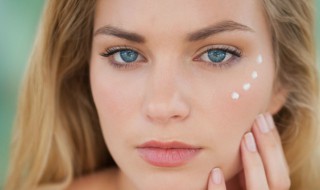 眼霜可以放冰箱吗（眼霜可以放冰箱吗冬天）