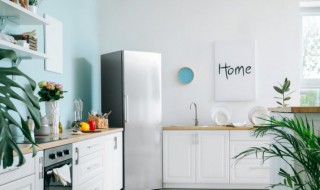 矿泉水能放冰箱吗（矿泉水在冰箱里放久了能喝吗）