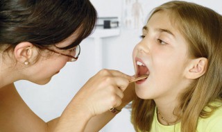 东西卡嗓子里怎么办（东西卡喉咙里怎么办）