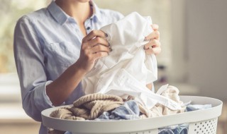 衣服长斑点怎么去除 衣服上面的斑点怎么除掉