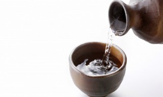 白酒可以放冰箱冷冻吗（白酒可以放冰箱冷冻吗多少度）