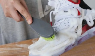 篮球鞋脏了怎么清理 篮球鞋脏了怎么清理好