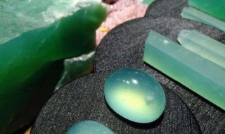 翡翠好还是玉好 玉和翡翠哪个对身体最好